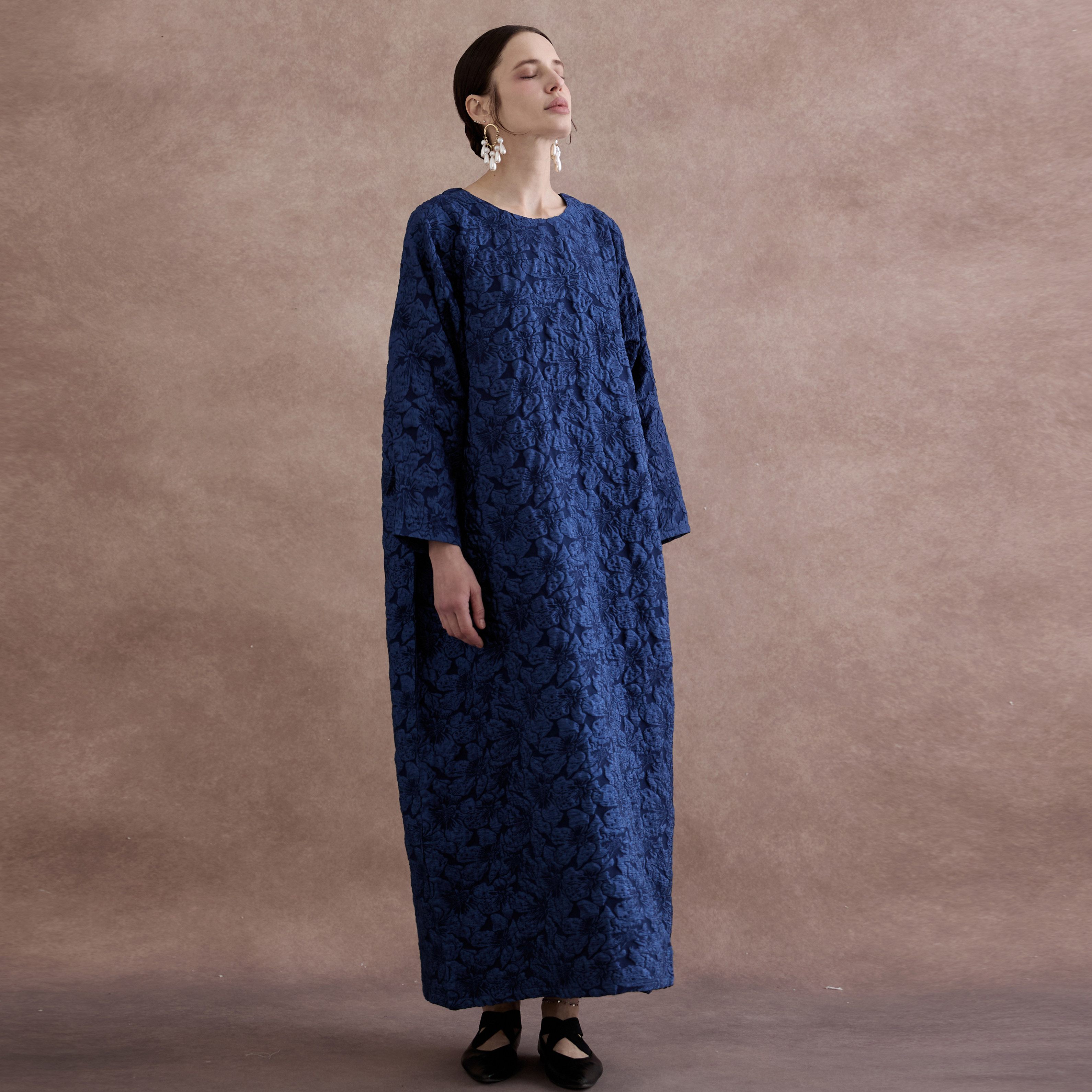 小众极简风Q317立体浮雕春秋季大袍子宽松显瘦气质超长复古连衣裙