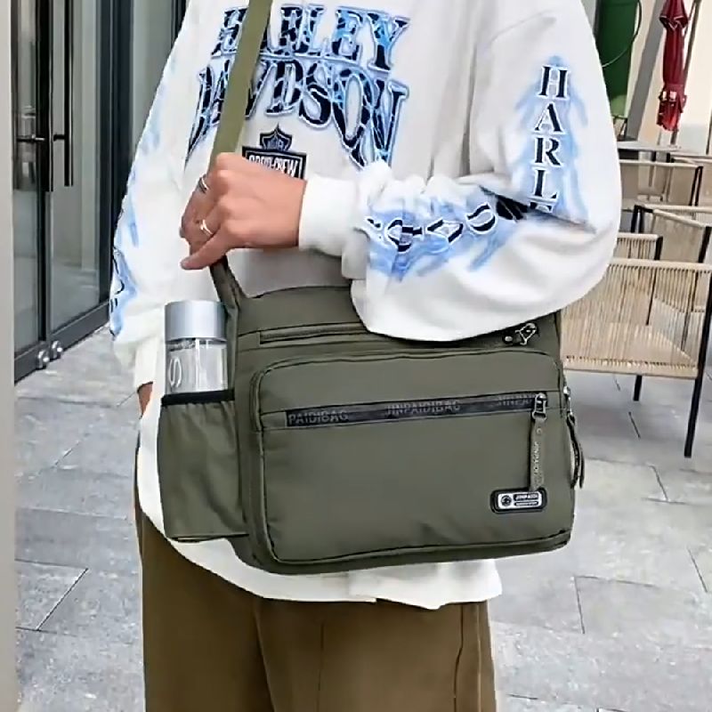 2025防泼水牛津布外出装水杯雨伞10寸平板小件衣服男单肩斜挎方包