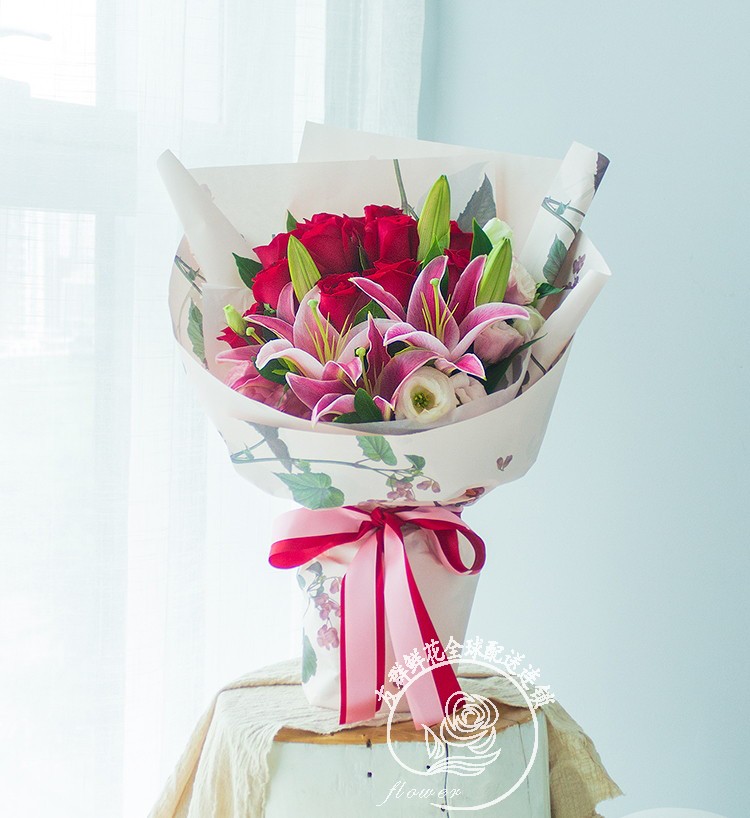 卡罗拉红玫瑰11枝+粉百合精包装鲜花花束全国连锁配送
