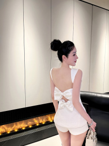 ENJINLI纯欲风修身显瘦设计感蝴蝶结露背水钻吊带上衣短裤套装女