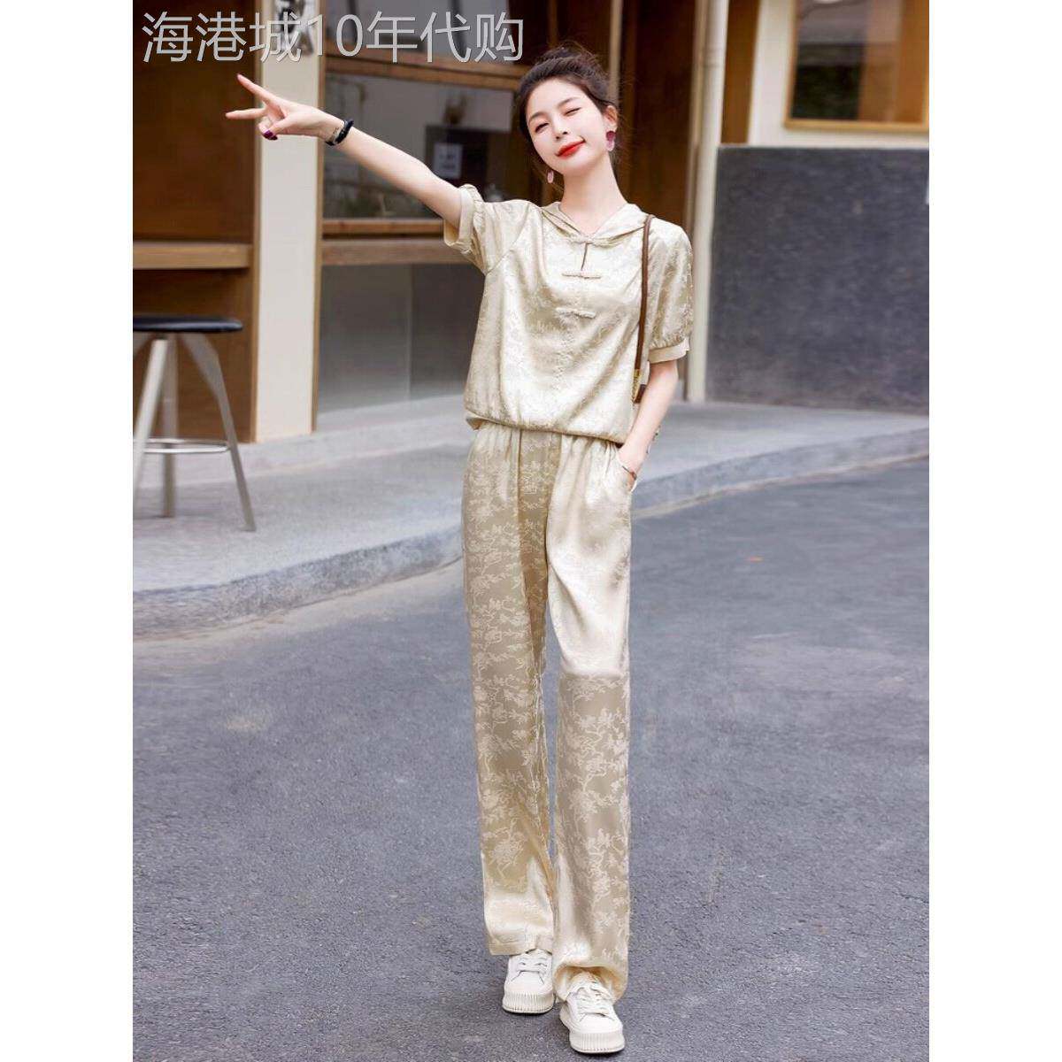 休闲运动套装的妇女在夏天，宽松和苗条，冰丝绸短袖连帽小众阔腿