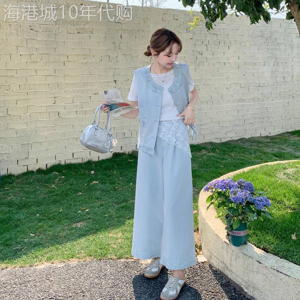 浅蓝色气质淡人套装女夏季2026新款时尚蕾丝马甲T恤阔腿裤三件套