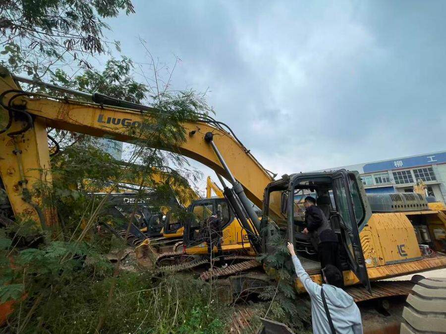 4月20日南宁柳工牌挖掘机一台(机型：CLG936E；机号：CLG936EZHKE068195）网络拍卖公告