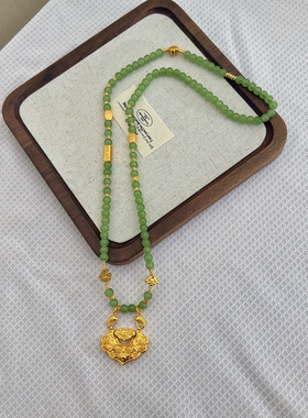 古法鉴刻锦鲤如意锁碧绿圆珠项链2025年新款古典气质平安锁清新款