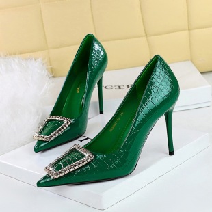 女 浅口尖头漆皮蛇纹格纹水钻扣方扣单鞋 韩版 轻奢细跟绿色超高跟鞋