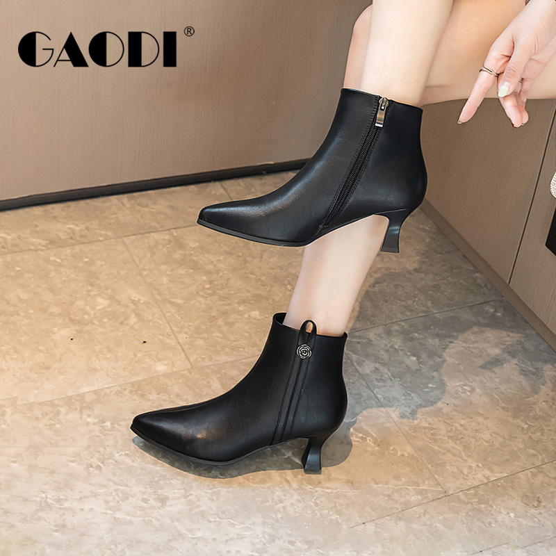 高蒂尖头高跟短靴女加绒冬季配裙子酒杯跟百搭通勤皮靴女