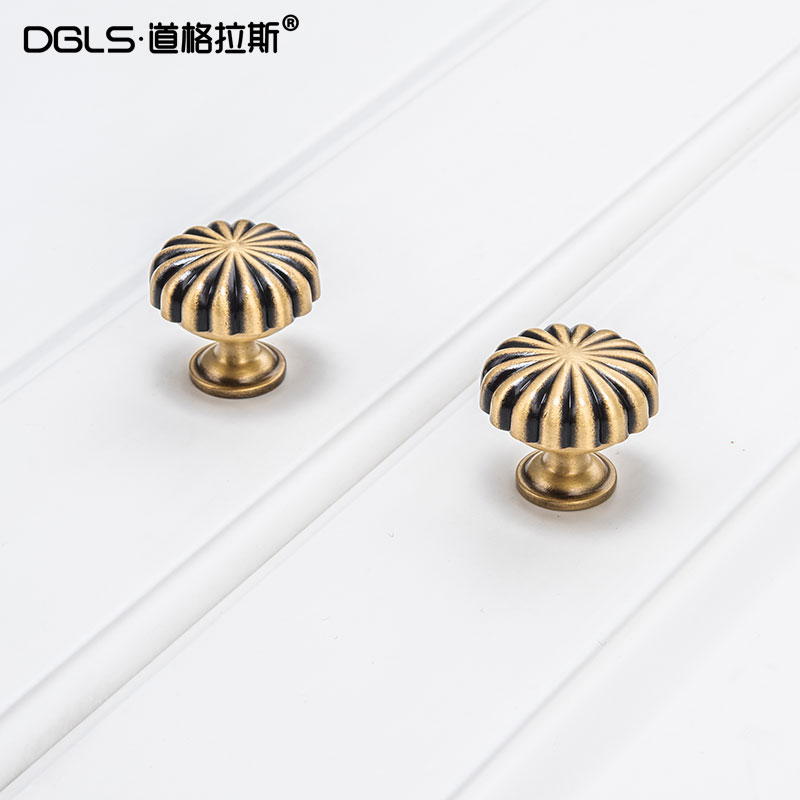 道格拉斯单孔纯铜衣柜