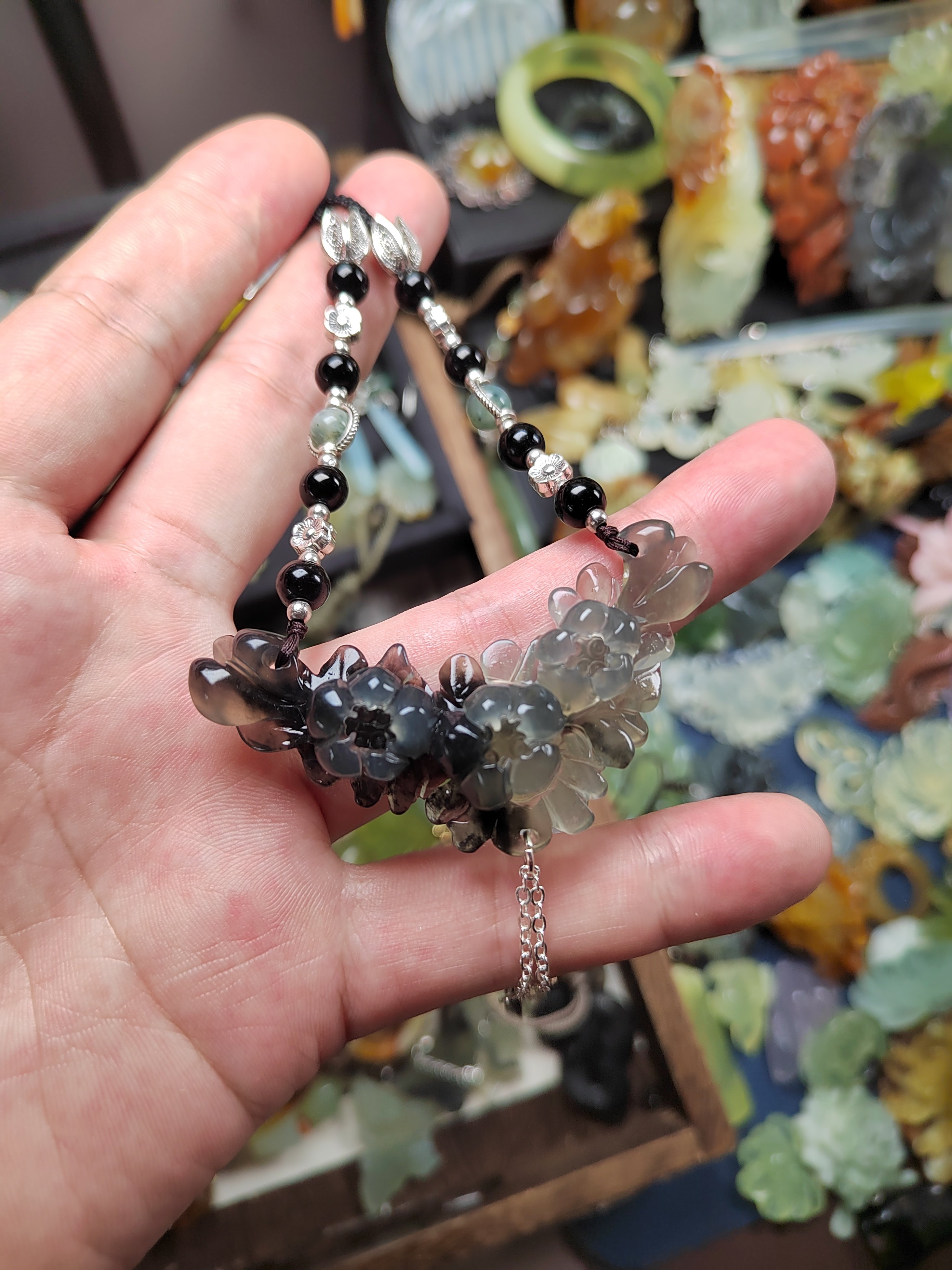 发类似的岫玉挂件吊坠，梅花锁骨链，