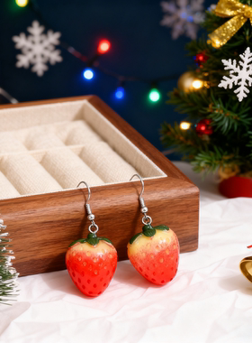 圣诞多巴胺可爱草莓耳环2025爆款高级感耳环小众设计耳饰节日适配