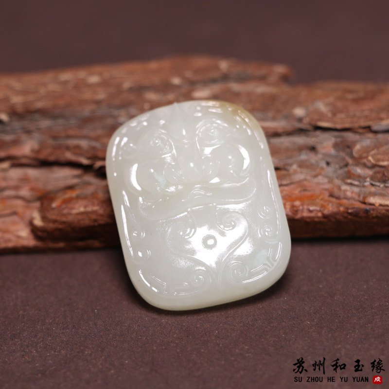 苏州和玉缘新疆和田玉天然金山矿且末糖白料女款守护玉石吊坠挂坠