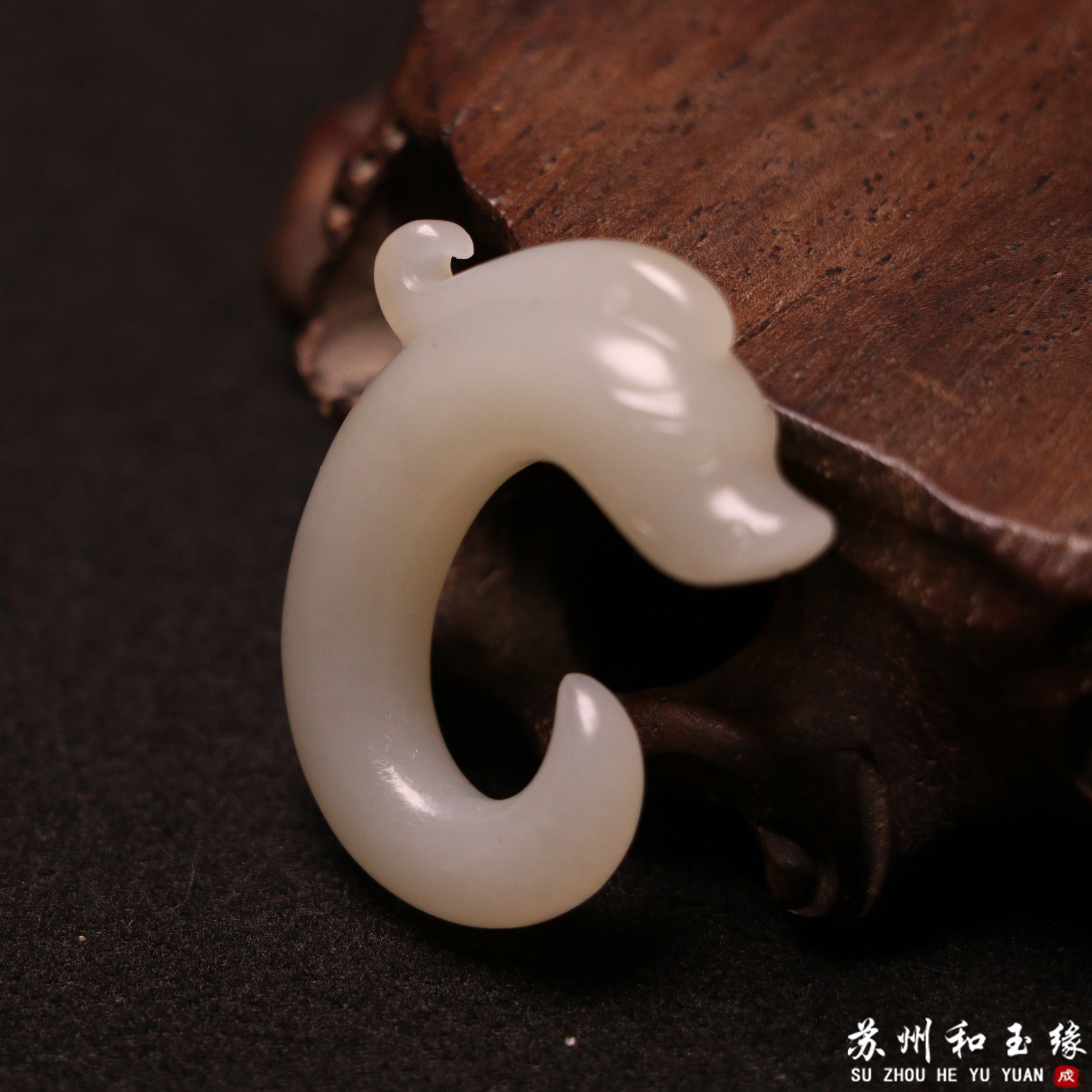 苏州和玉缘8.8克新疆和田玉且末金山白玉玉猪龙男女同款玉石挂件