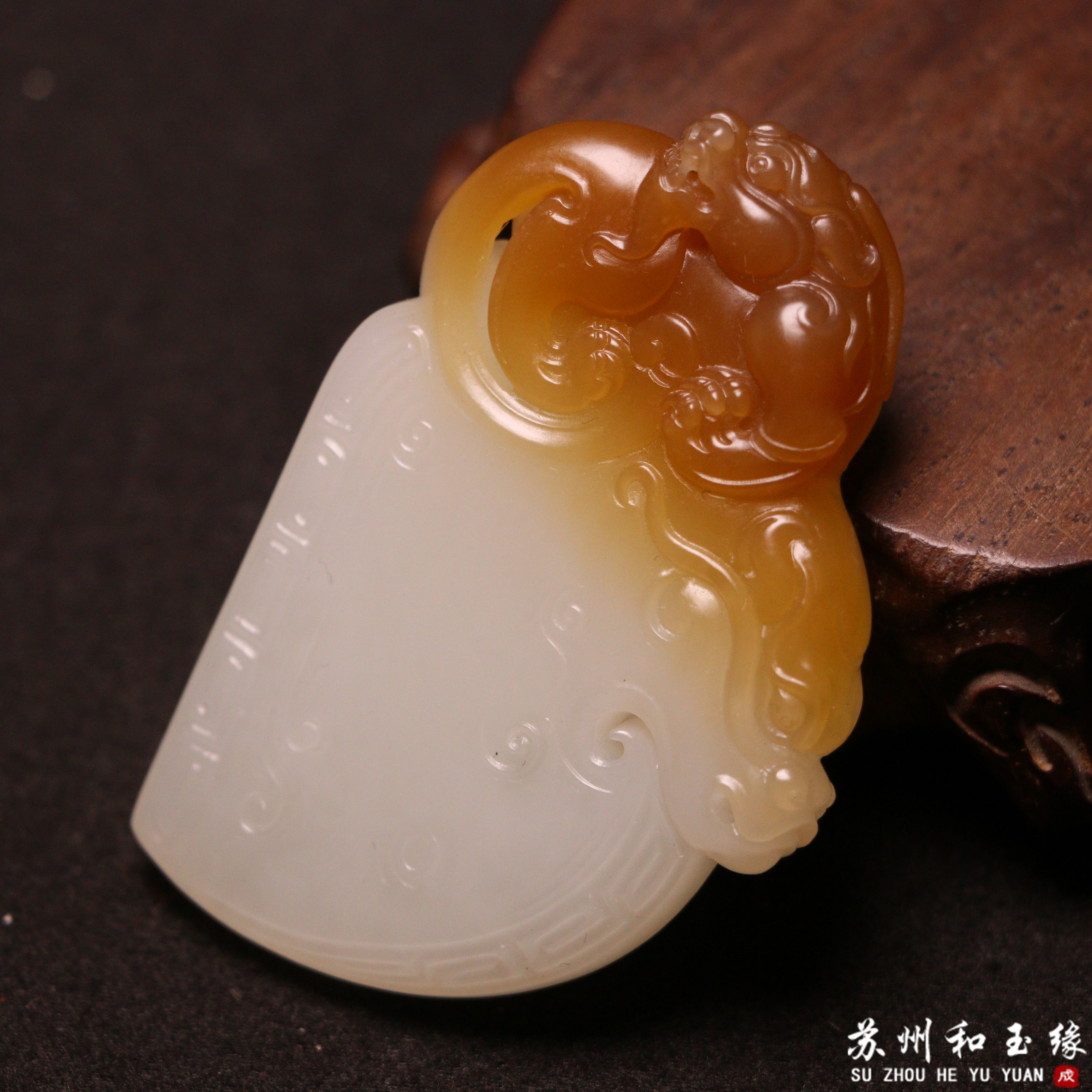 苏州和玉缘57.8克新疆和田玉且末金山糖白府上有龙苏工玉石挂件