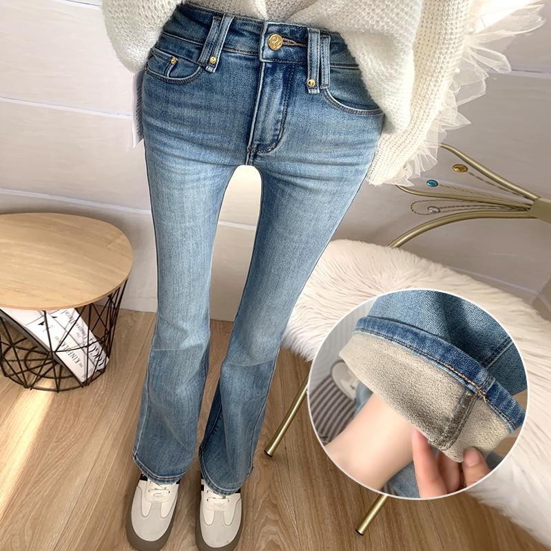 浅蓝色高腰加薄绒微喇牛仔裤女冬