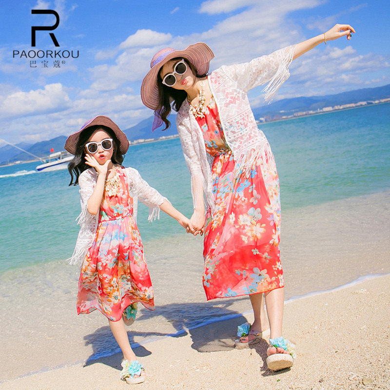 母女亲子装夏款海边度假白色蕾丝披肩连衣裙外搭镂空防晒空调开衫