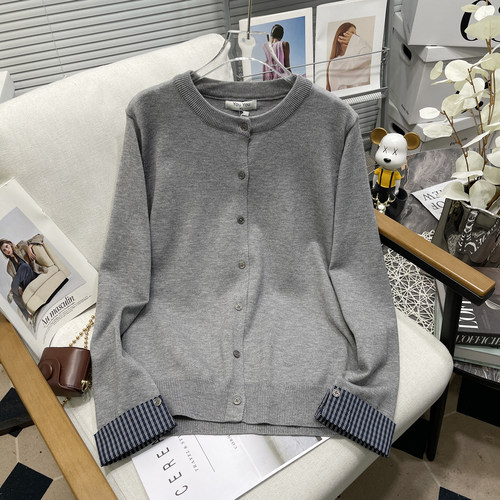 大码女装简约时尚拼格子针织开衫