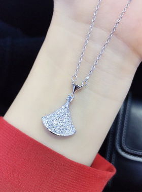 抖音高品质V金满钻灵动吊坠小裙子项链女气质时尚百搭扇形锁骨链