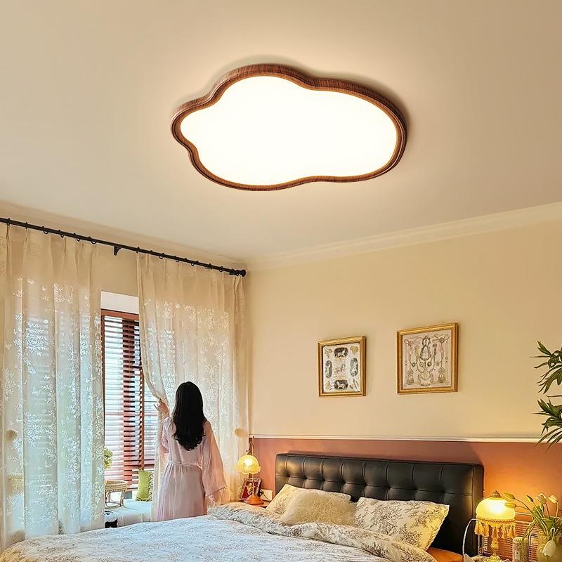 云朵中古风卧室灯2025新款胡桃木纹色护眼灯全光谱儿童房间吸顶灯
