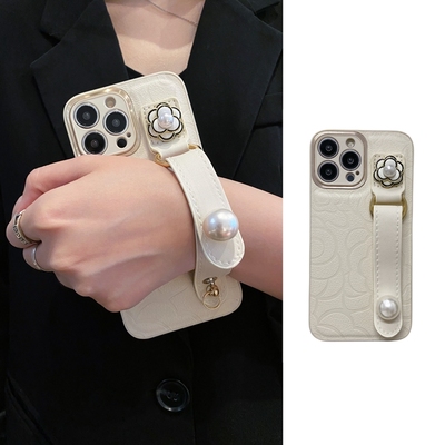 小香风珍珠腕带适用iPhone17promax手机壳苹果16轻奢山茶花15可背带14斜挎挂绳13pro气质12网红同款11小众新