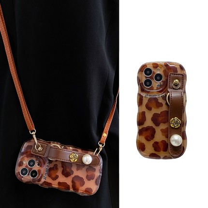 棕色豹纹山茶花珍珠腕带适用OPPOReno10pro+手机壳reno9/8pro秋冬7se可背带6斜挎挂绳5pro美拉德a97高级a96新