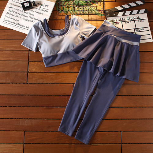 含胸垫瑜伽服套装短袖裙裤假两件