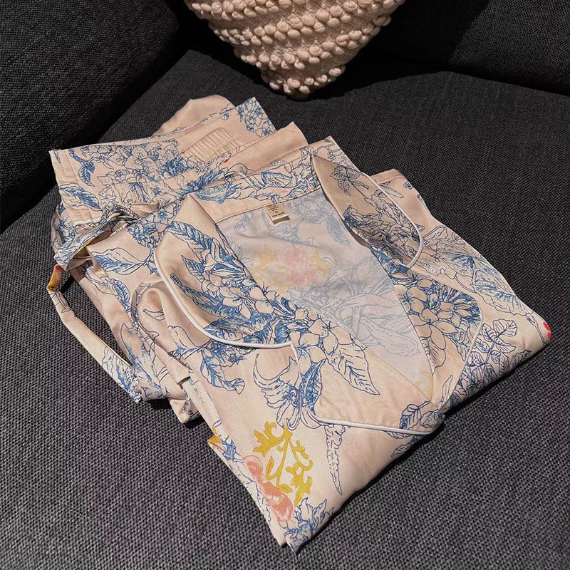 女士丝质花卉休闲可外出睡衣