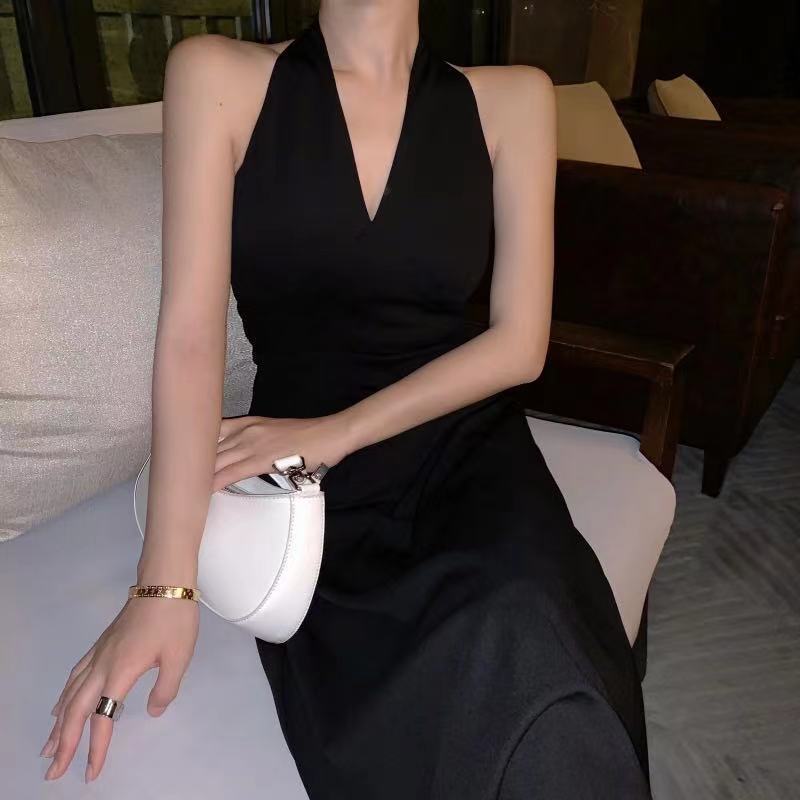 沙漠度假裙拍照好看的黑色旅游裙子海边连衣裙夏季沙滩裙女超仙