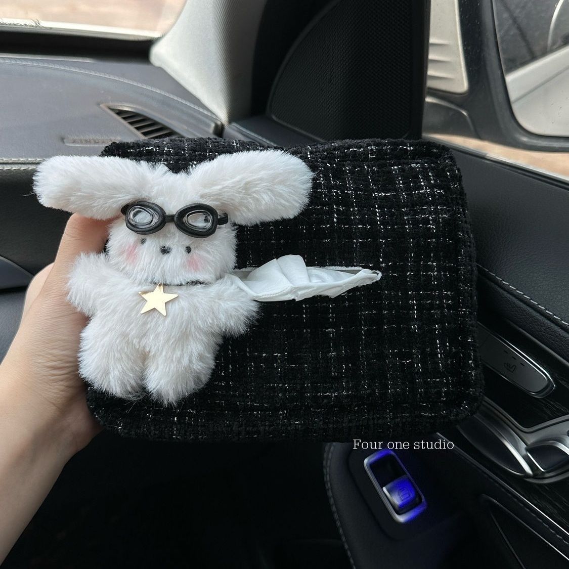 可爱兔兔汽车座椅多功能纸巾盒车载抽纸盒高级感汽车装饰品小香风