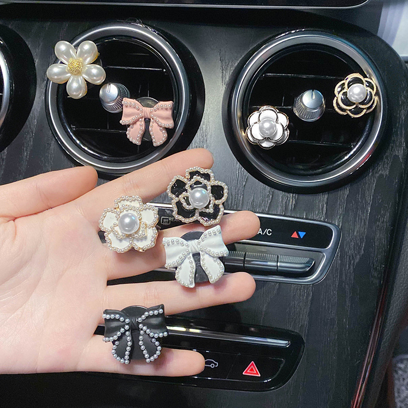 车载香薰摆件车内中控台装饰女神款汽车用香水空调出风口车内香氛