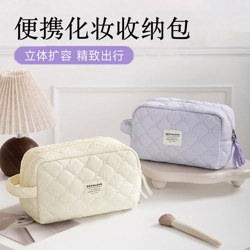 轻奢新款化妆包大容量分区