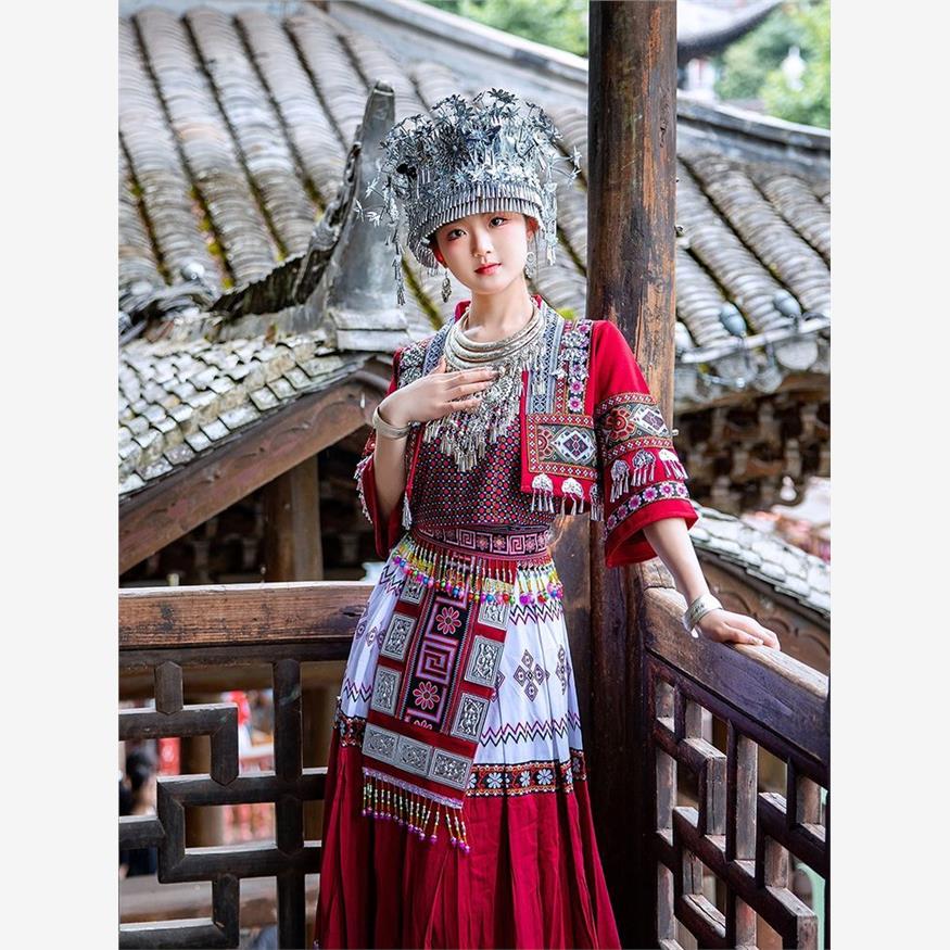 阿卯苗族服装女少数民族