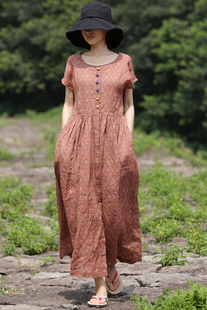 东方豆蔻春夏新款砖红苎麻印花通勤宽松女式棉麻连衣裙长裙