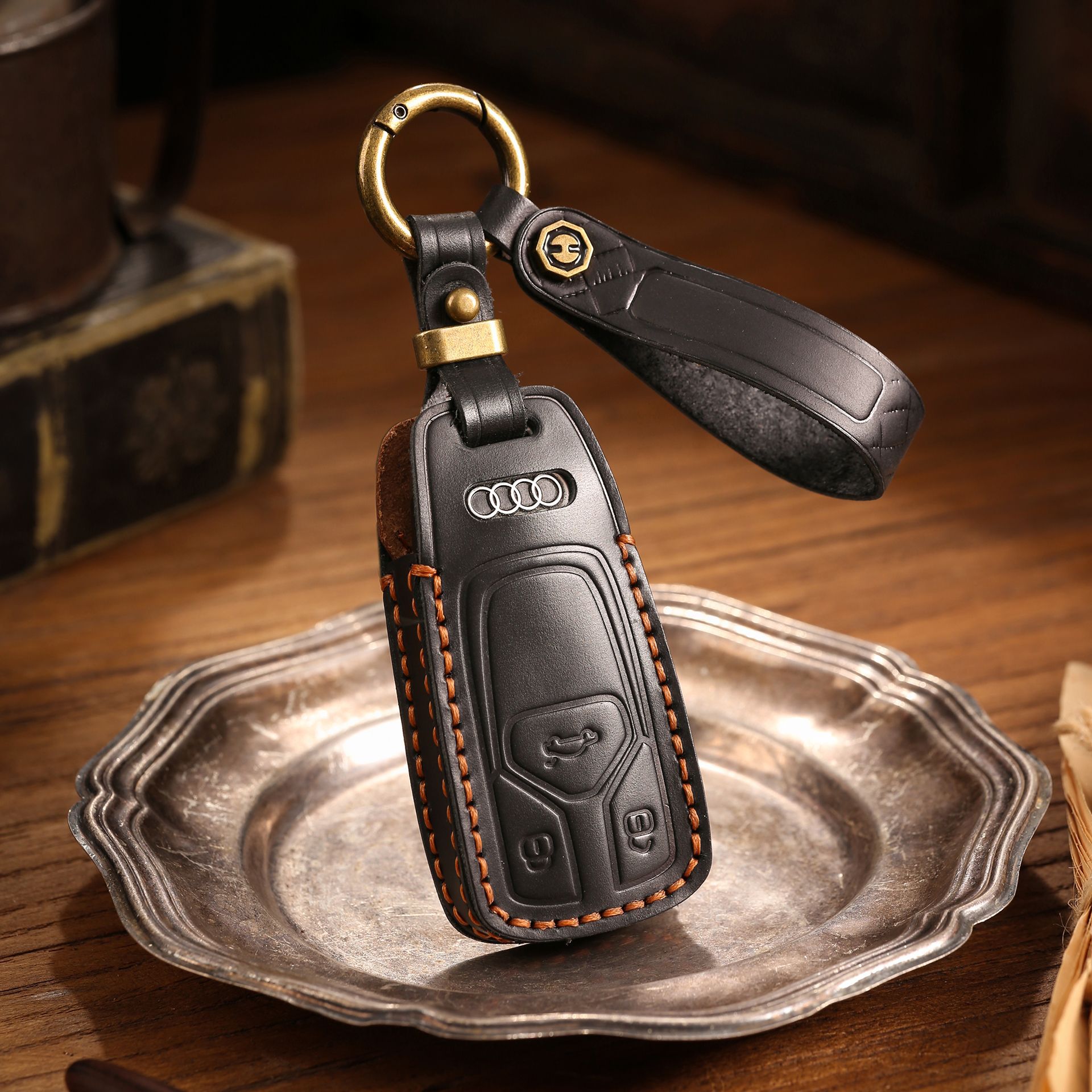 适用2016/17/18/19老款奥迪Q7 TT SQ5RS4RS5汽车专用真皮全包壳扣