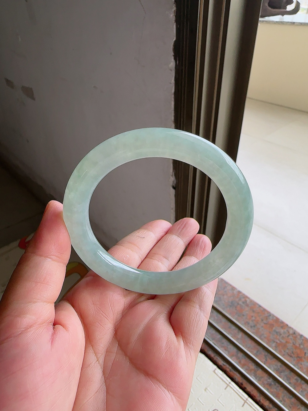 天然翡翠A貨58圈冰糯种水润满色晴水绿圆条手镯尺寸57.9*10.2mm