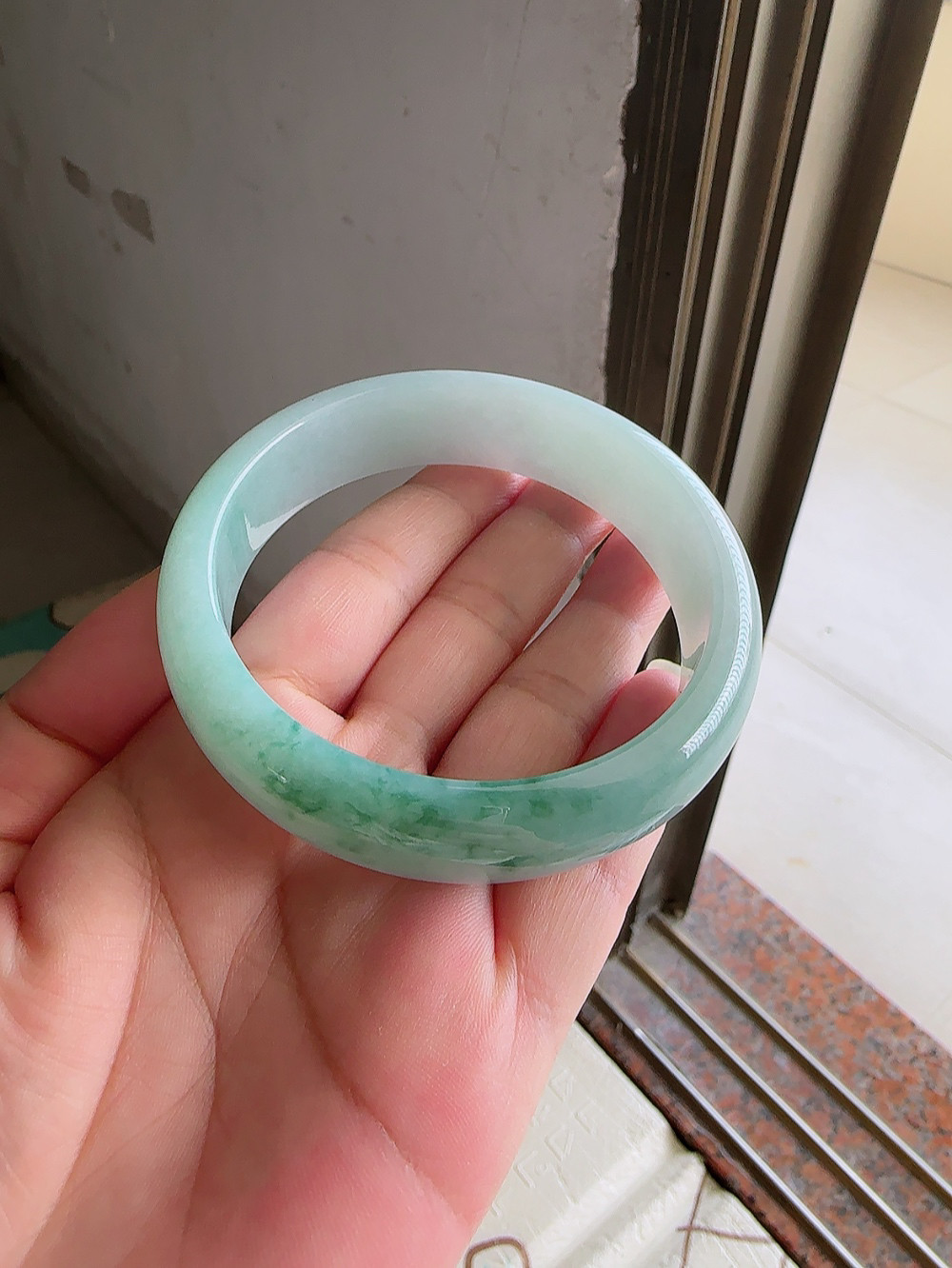 天然翡翠A货61圈冰糯水润飘花正圈轮胎宽边手镯尺寸60.5*16.1*8mm