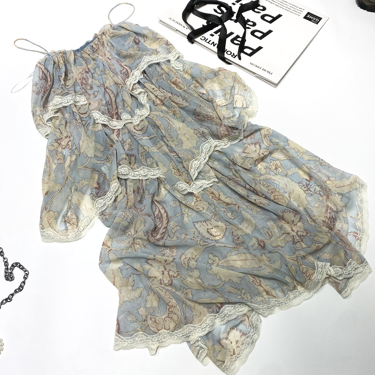 沙滩度假风碎花印花蛋糕连衣裙蕾丝花边垂感飘逸拖地吊带裙长裙女