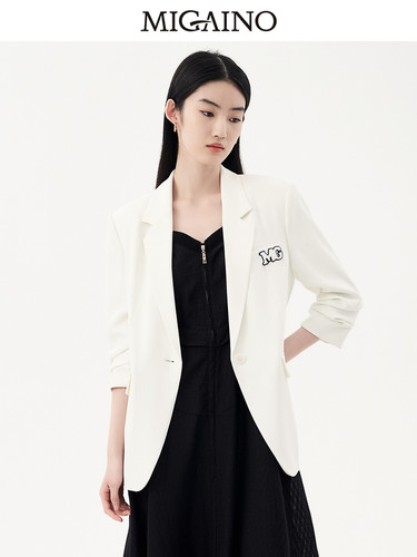 Migaino曼娅奴西装女2023年早春新款通勤时尚纯色西服MN32SS057