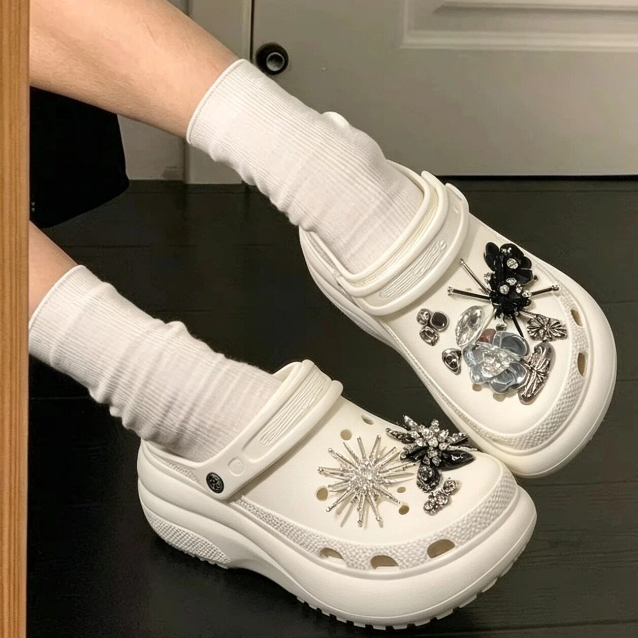 暗夜吸睛闪钻串珠洞洞鞋扣