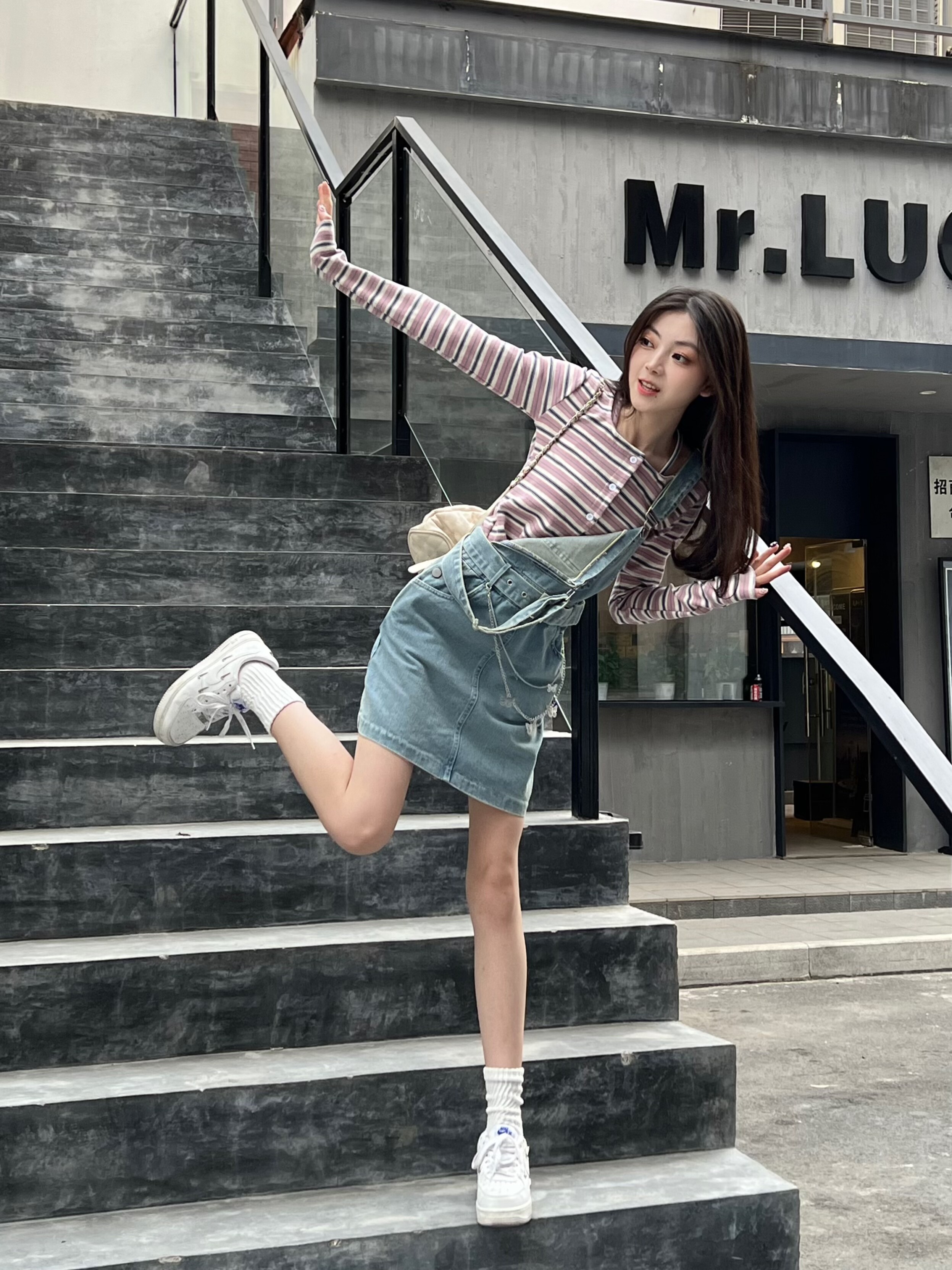 【心碎女孩】小众条纹打底衫长袖衬衫+牛仔A字裙收腰背带裙甜美风