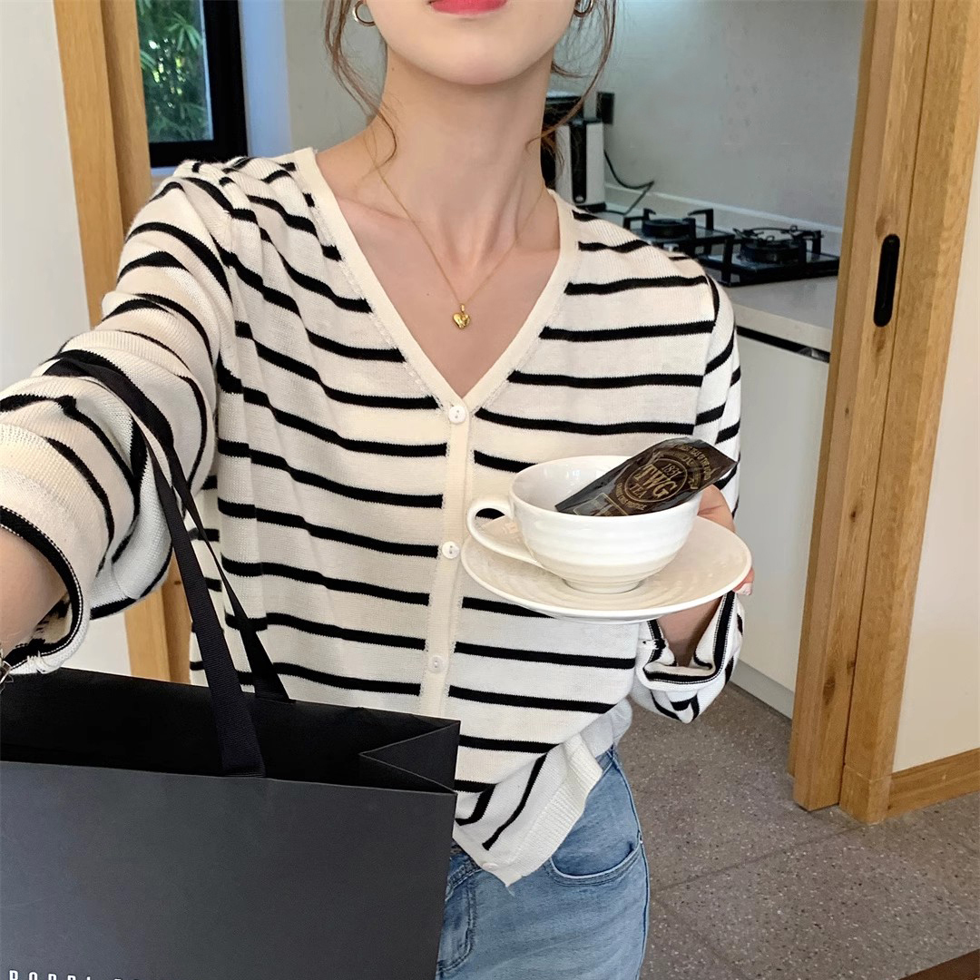 韩系薄款宽松慵懒针织外搭开衫