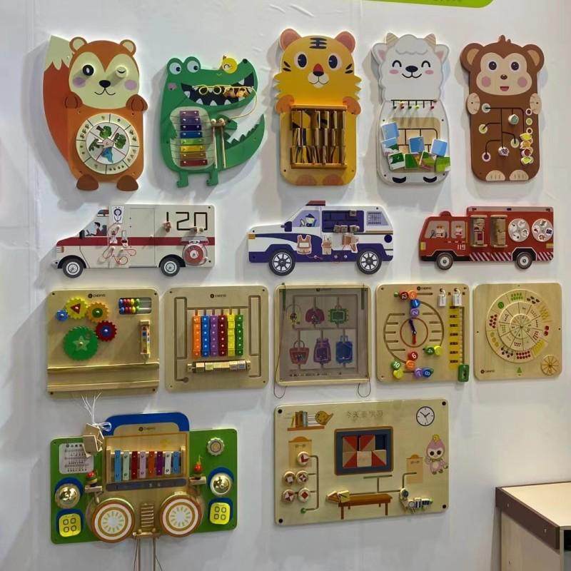 幼儿园墙面玩具走廊游戏装饰板