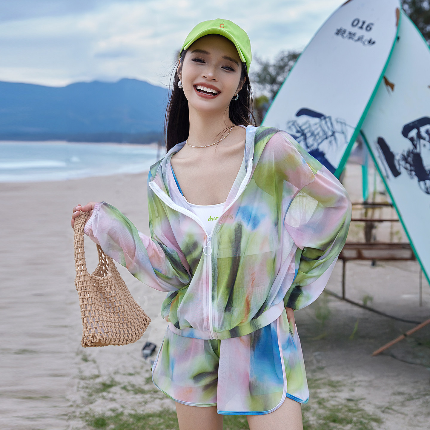 泳衣女运动宽松遮肉保守海边防晒