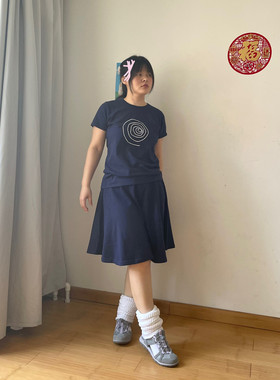 芙惠FUHUI“你的蚊香T'纯棉合身藏蓝色T恤女螺旋印花显瘦正肩短袖