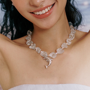 A Ray of Sunlight自由岛屿海豚系列蓝水晶珍珠海豚项链通透方糖