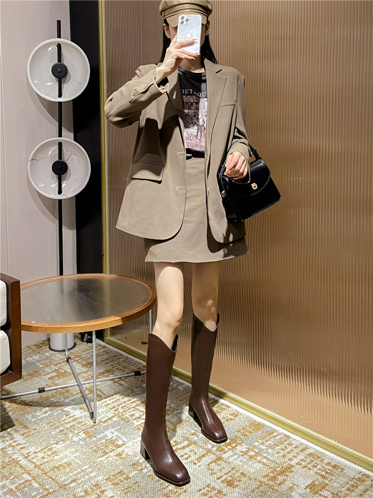 2024 새로운 스트레치 스퀘어 발가락 여성용 두꺼운 발 뒤꿈치 V 입 부츠 여성용 뒷 지퍼는 슬림 해 보이지만 무릎이 아닌 하이 나이트 부츠