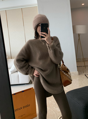 慵懒风毛衣女2025冬季新款圆领宽松百搭简约浣熊绒针织上衣