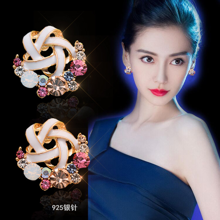 简约风奶白彩钻镂空防过敏锆石