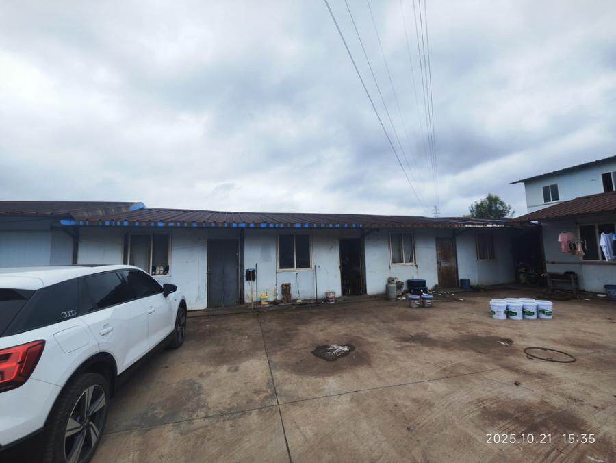 4月28日文山福兴页岩砖厂内的地上建筑物（厂房、职工宿舍楼、办公楼）网络拍卖公告