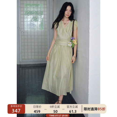 叠片v领花苞袖收腰短袖连衣裙