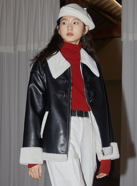 BLUEerror 宽松大翻领牛角扣皮毛一体黑色短外套女冬加厚皮夹克