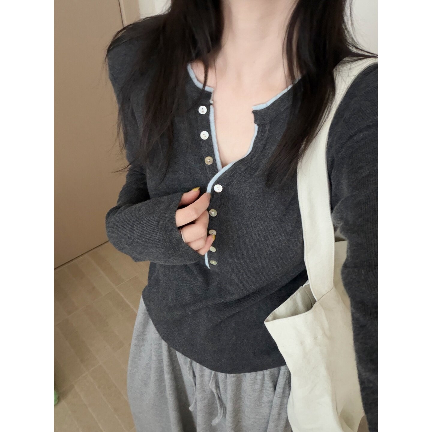 拼接V领针织衫打底修身型中性风长袖女装毛针织衫秋季日常简约